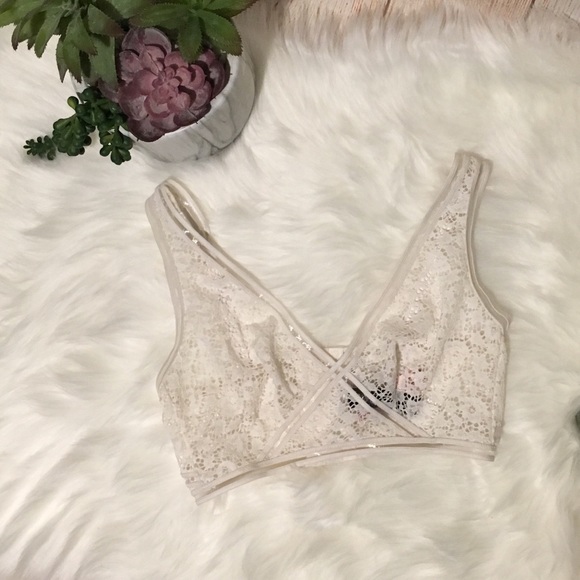 Victoria’s Secret | Very Sexy Deep V Lace Bralette - Picture 2 of 5